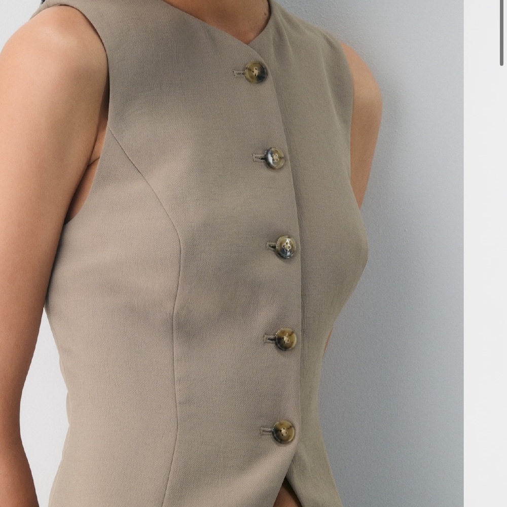 Aritzia Nomad Taupe Regal Vest